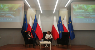Obrazek przedstawia zdjęcie z konferencji