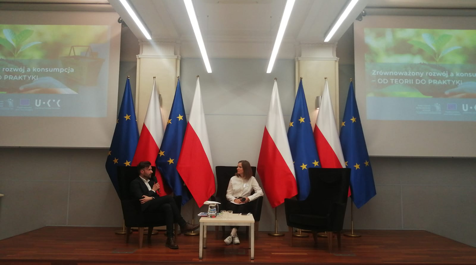 Obrazek przedstawia zdjęcie z konferencji