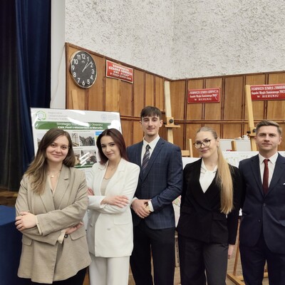 Studenci Uniwersytetu Ekonomicznego w Katowicach na tle prac