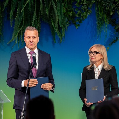 zdjęcie zrobione podczas podpisywania listu intencyjnego