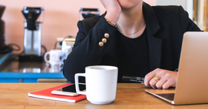 Obrazek przedstawia studenta