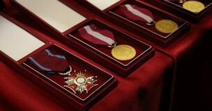 Odznaczenia państwowe i tytuły profesorów