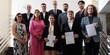 zdjęcie grupowe studentów z najwyższą średnią oraz wykładowców
