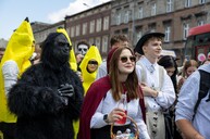przebrani studenci w korowodzie otwierającym Juwenalia Śląskie