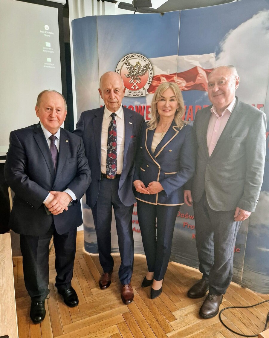JM Rektor wraz z innymi uhonorowanymi panteonem