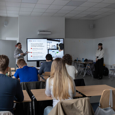zdjęcie przedstawia szkolenie w ramach 51. Akademii Kariery