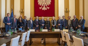 zdjęcie grupowe uczestników posiedzenia RKRUA