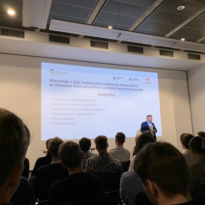 zdjęcie w trakcie trwania wykładu