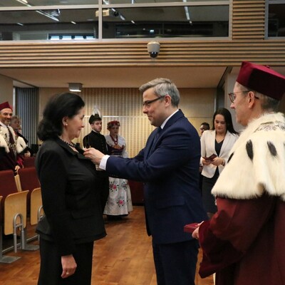 Odznaczenia państwowe i tytuły profesorów