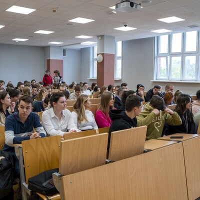 sala pełna studentów