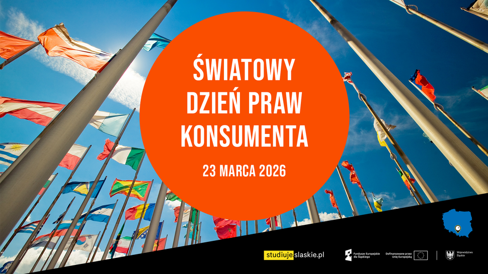 Plakat z okazji Światowego Dnia Praw Konsumenta przedstawiający liczne flagi państw na wysokich masztach na tle błękitnego nieba. Na środku znajduje się duże pomarańczowe koło z napisem: „Światowy Dzień Praw Konsumenta – 23 marca 2026”. Na dole widoczne są logotypy oraz adres strony studiuje.slaskie.pl.