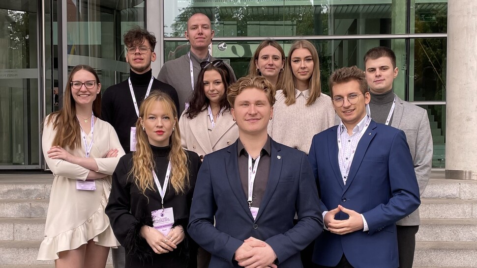 zdjęcie grupowe parlamentu studenckiego