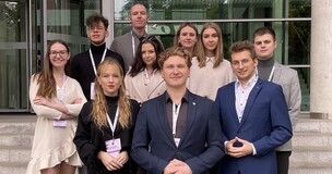 zdjęcie grupowe parlamentu studenckiego