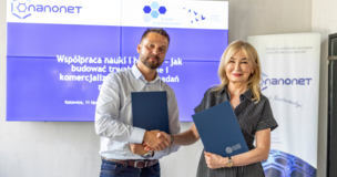 prof. dr hab. inż. Celina M. Olszak, rektor oraz przedstawiciel Fundacji Nanonet