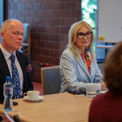 zdjęcie wykonane podczas wizyty oceniającej proces odnowienia wyróżnienia HR Excellence in Research (HRS4R)