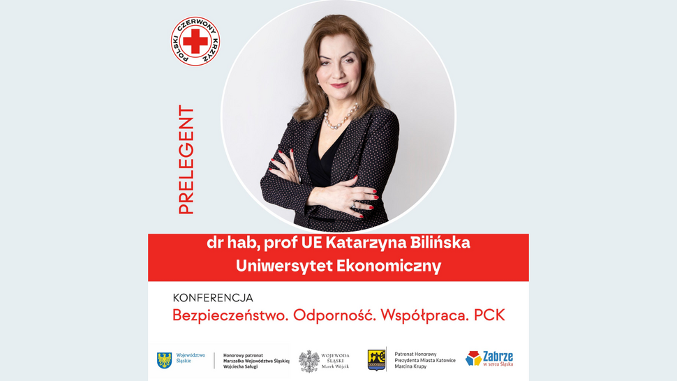 „Plakat konferencji Polskiego Czerwonego Krzyża „Bezpieczeństwo. Odporność. Współpraca. PCK” z portretem prelegentki dr hab. prof. UE Katarzyny Bilińskiej z Uniwersytetu Ekonomicznego. Na grafice logo PCK oraz informacje o patronacie władz województwa śląskiego i miast Katowice oraz Zabrze.