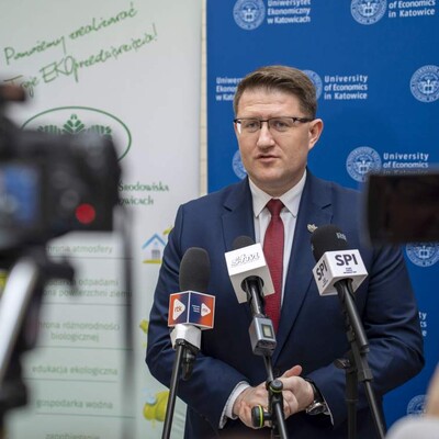 zdjęcie wykonane podczas podpisania