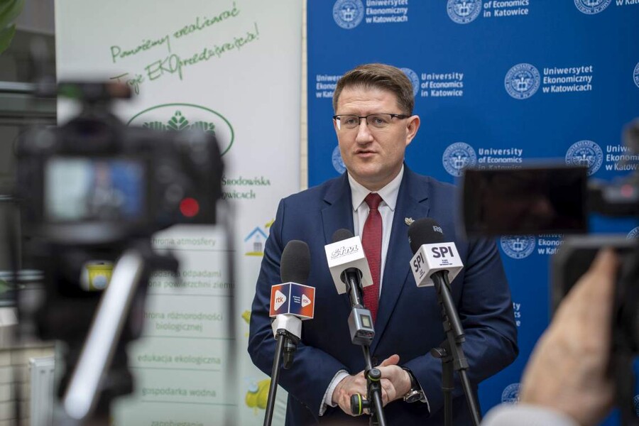zdjęcie wykonane podczas podpisania