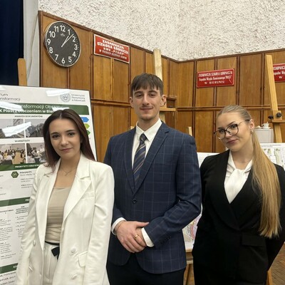 Studenci Uniwersytetu Ekonomicznego w Katowicach na tle prac