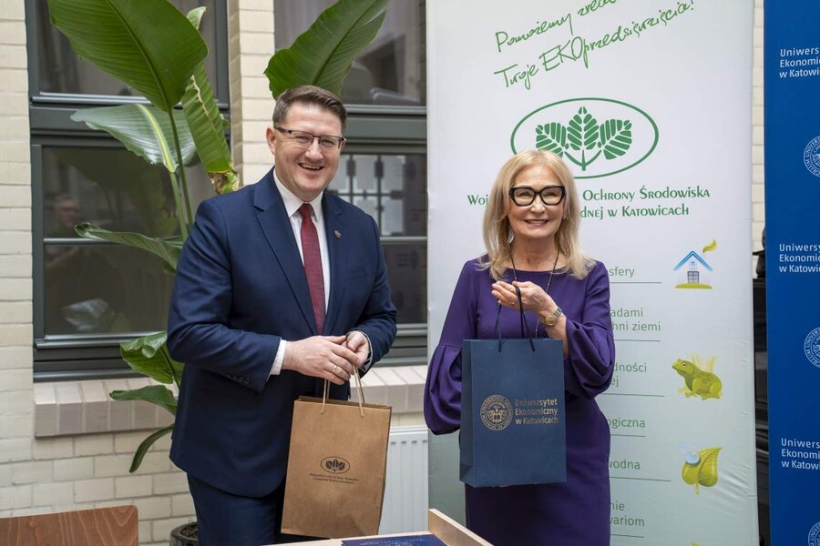 zdjęcie wykonane podczas podpisania
