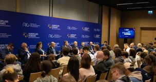 zdjęcie uczestników podczas jednego z paneli kongresu