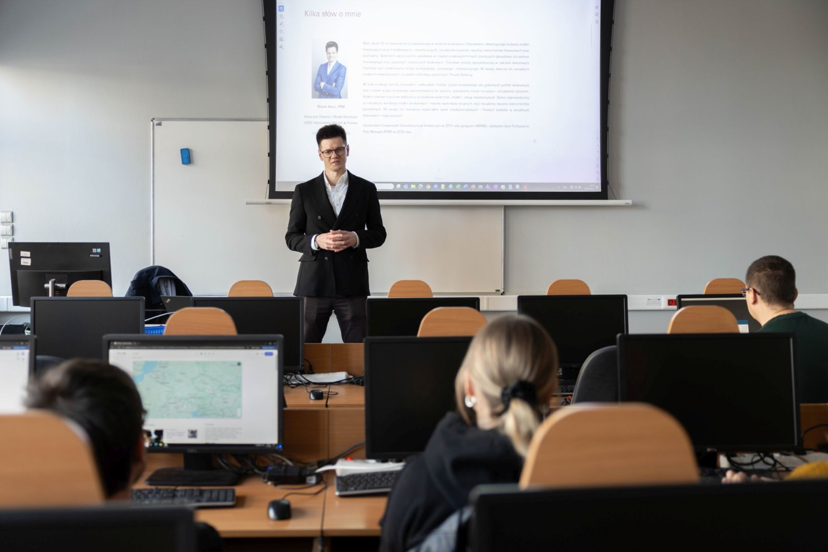 17 12 2025 vis a vis  3 