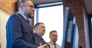 prof. Wolny witający uczestników oraz organizatorzy konferencji