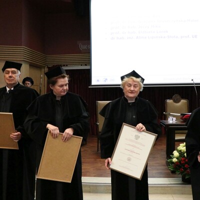 Odznaczenia państwowe i tytuły profesorów