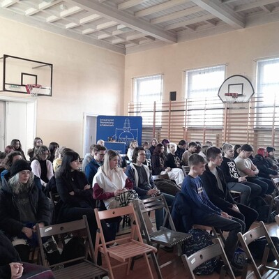 Uczniowie odwiedzanego liceum 