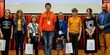 Finał letniej edycji programów edukacyjnych dla dzieci - zdjęcie grupowe w Auli