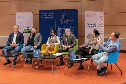 speakers of the discussion panel