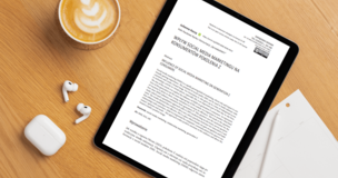 tablet wyświetlający pierwszą stronę artykułu