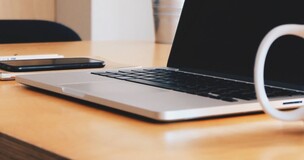 Rozdział pracownika Katedry Informatyki i Rachunkowości Międzynarodowej w monografii Routledge (300 pkt.) - laptop