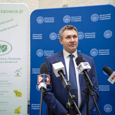 zdjęcie wykonane podczas podpisania