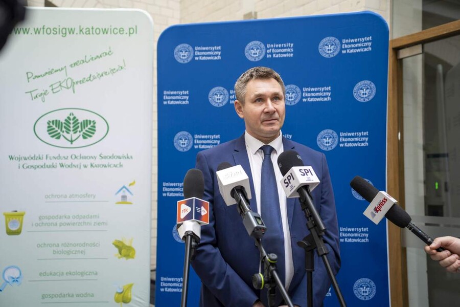 zdjęcie wykonane podczas podpisania