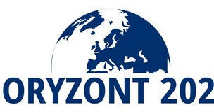 Obrazek przedstawia logo Horyzont 2020, składające się z napisu i rysunku kuli ziemskiej w kolorze granatowym.