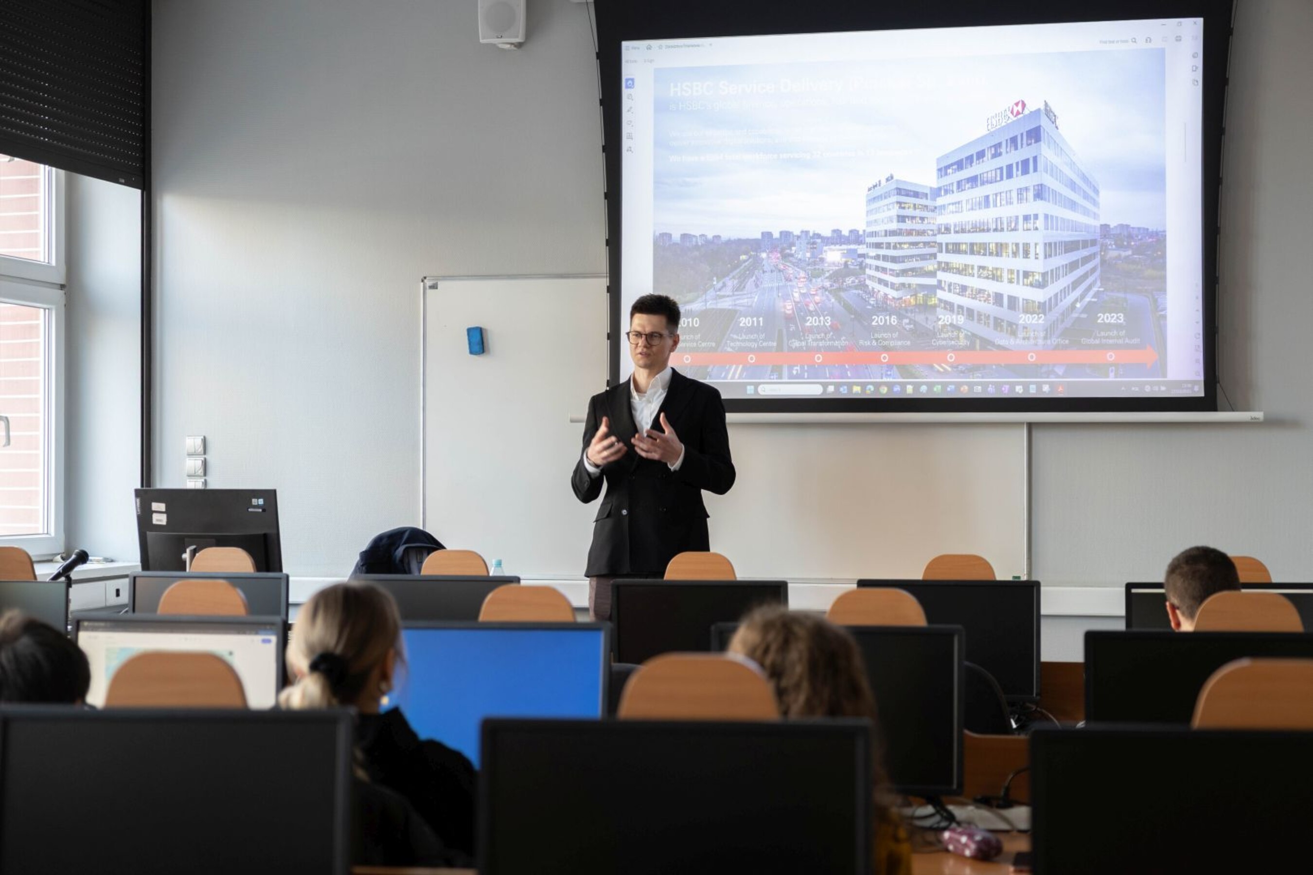 17 12 2025 vis a vis  6 