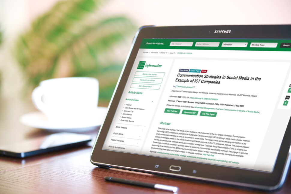 Obrazek przedstawia artykuł w formie online, wyświetlany na tablecie.