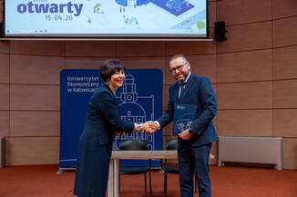 zdjęcie wykonane podczas podpisania