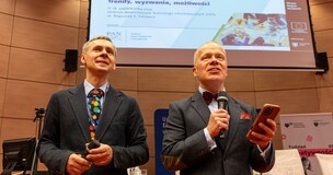 Prorektor ds. Kształcenia i Współpracy Międzynarodowej prof. dr hab. Wojciech Dyduch oraz Kierownik Katedry Przedsiębiorczości i Zarządzania Innowacyjnego prof. dr hab. Tomasz Ingram