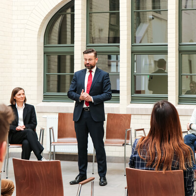 Wręczenie nagród w konkursie z okazji Światowego Dnia Praw Konsumenta [zdjęcie]