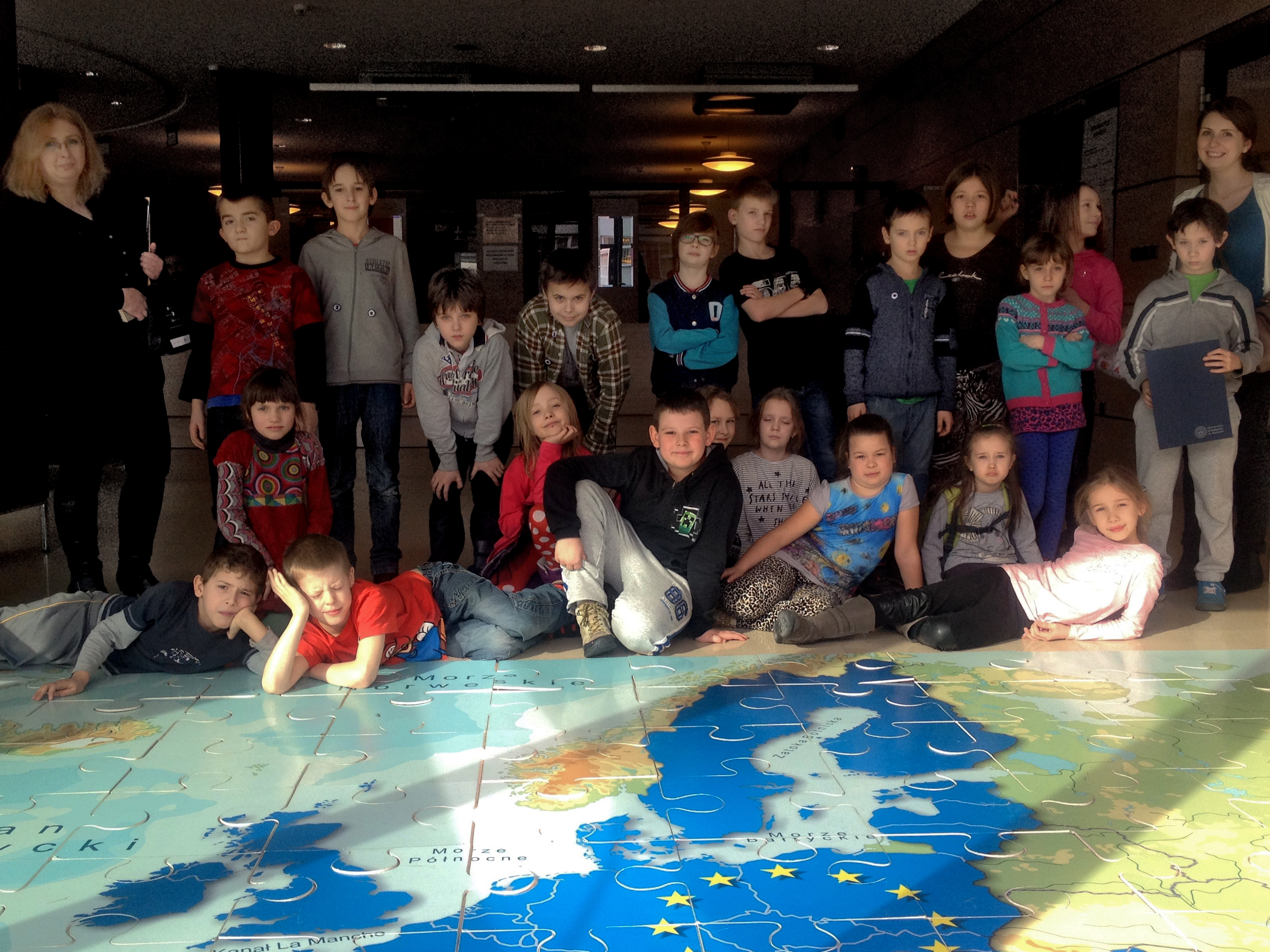 wycieczka dzieci na uniwersytet