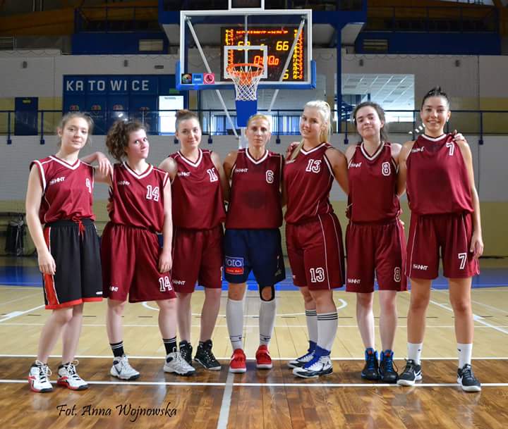 Drużyna kobiet UE Katowice w koszykówce