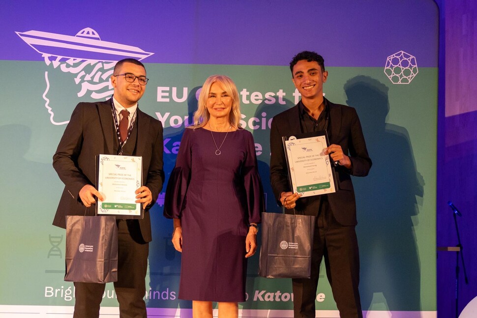 HM the Rector Celina M. Olszak together with the winners of the EUCYS contest 